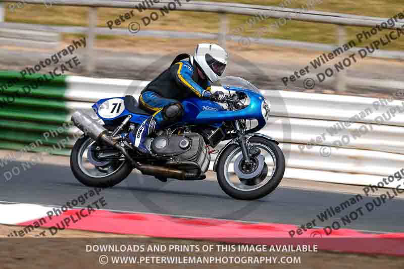 Vintage motorcycle club;eventdigitalimages;mallory park;mallory park trackday photographs;no limits trackdays;peter wileman photography;trackday digital images;trackday photos;vmcc festival 1000 bikes photographs